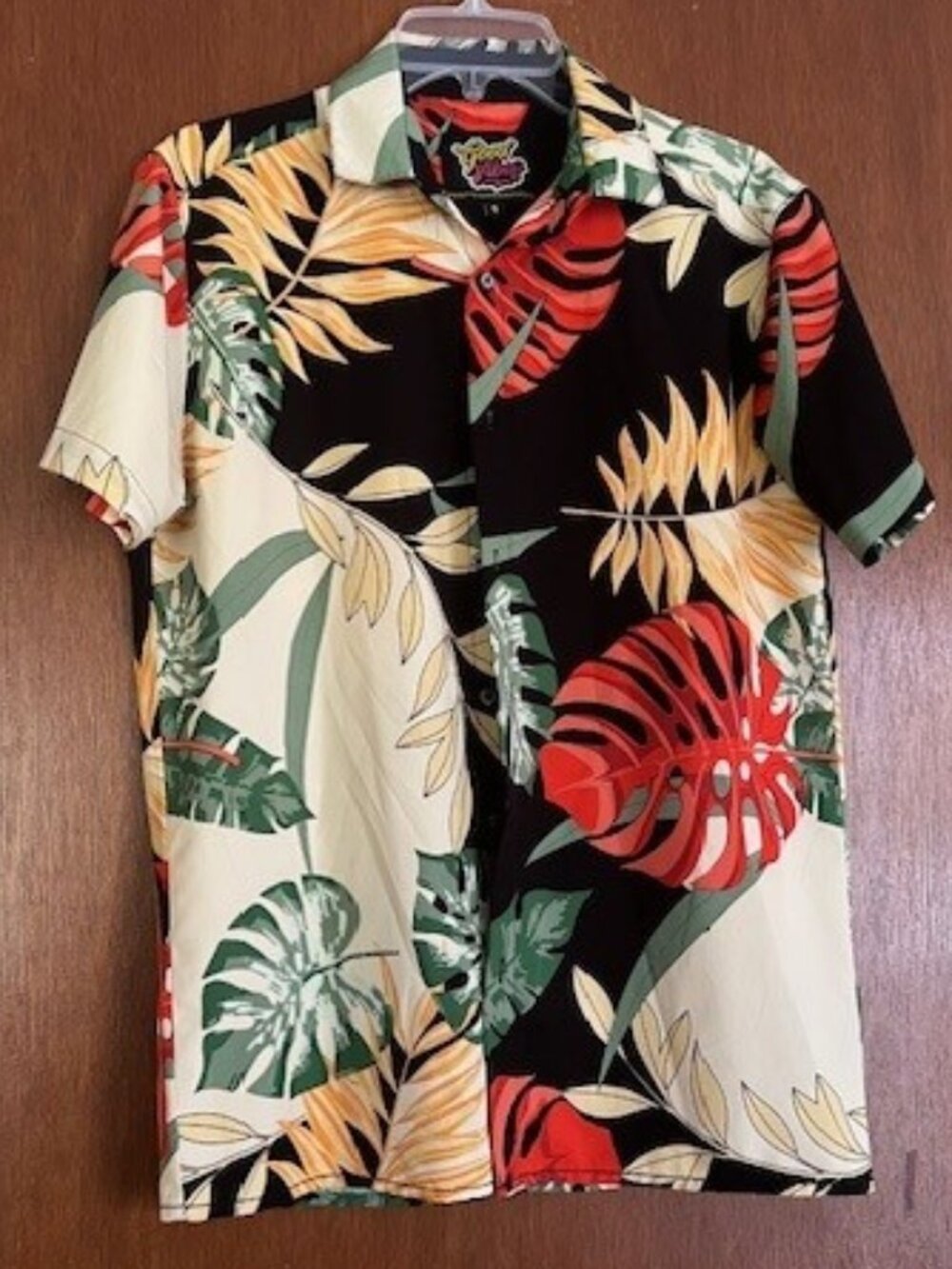 Good Vibes Men's Camp Shirt size small